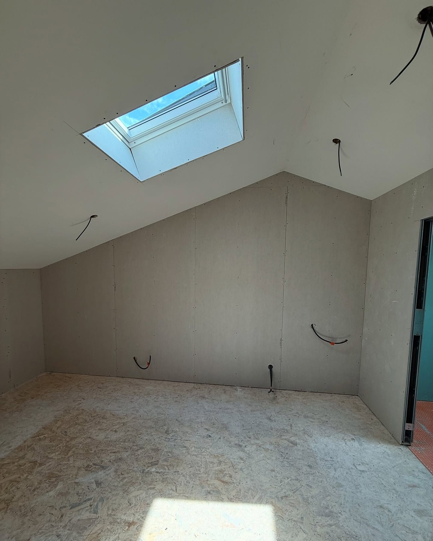 Finitions d'une chambre dans une extension à Saint-Genis-les-Ollières — Saint-Genis-les-Ollières — photo 4