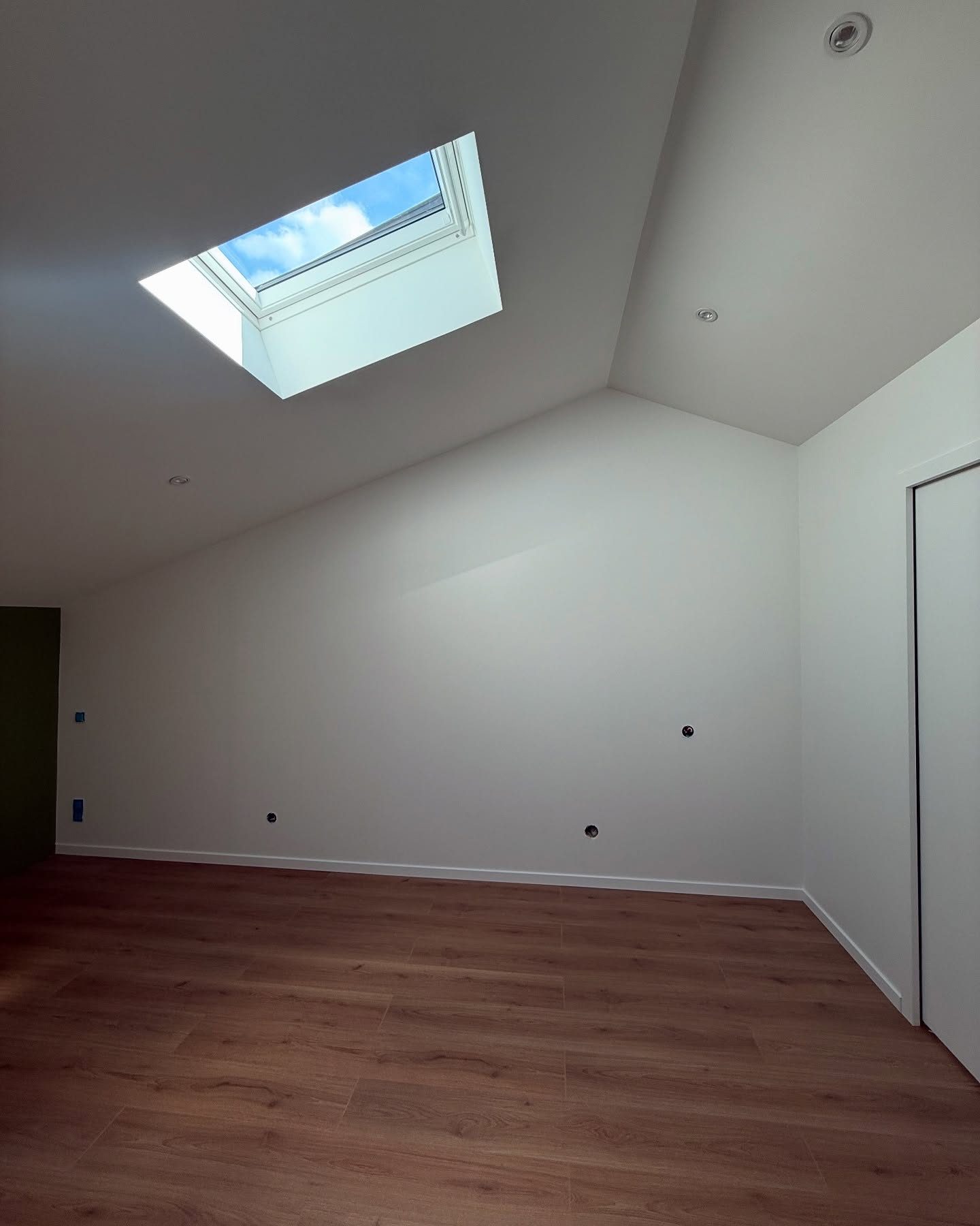 Finitions d'une chambre dans une extension à Saint-Genis-les-Ollières — Saint-Genis-les-Ollières — photo 5