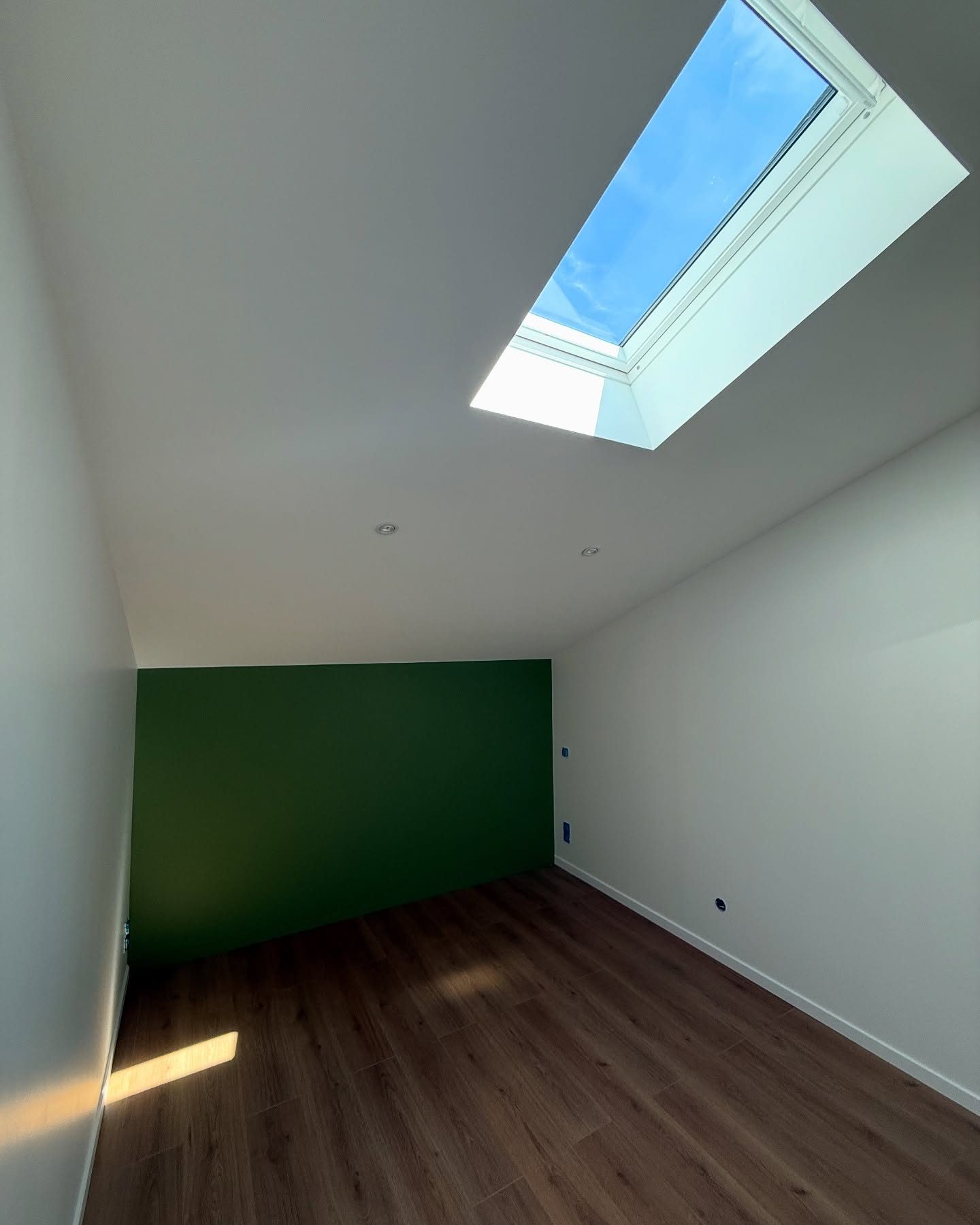 Finitions d'une chambre dans une extension à Saint-Genis-les-Ollières — Saint-Genis-les-Ollières — photo 6