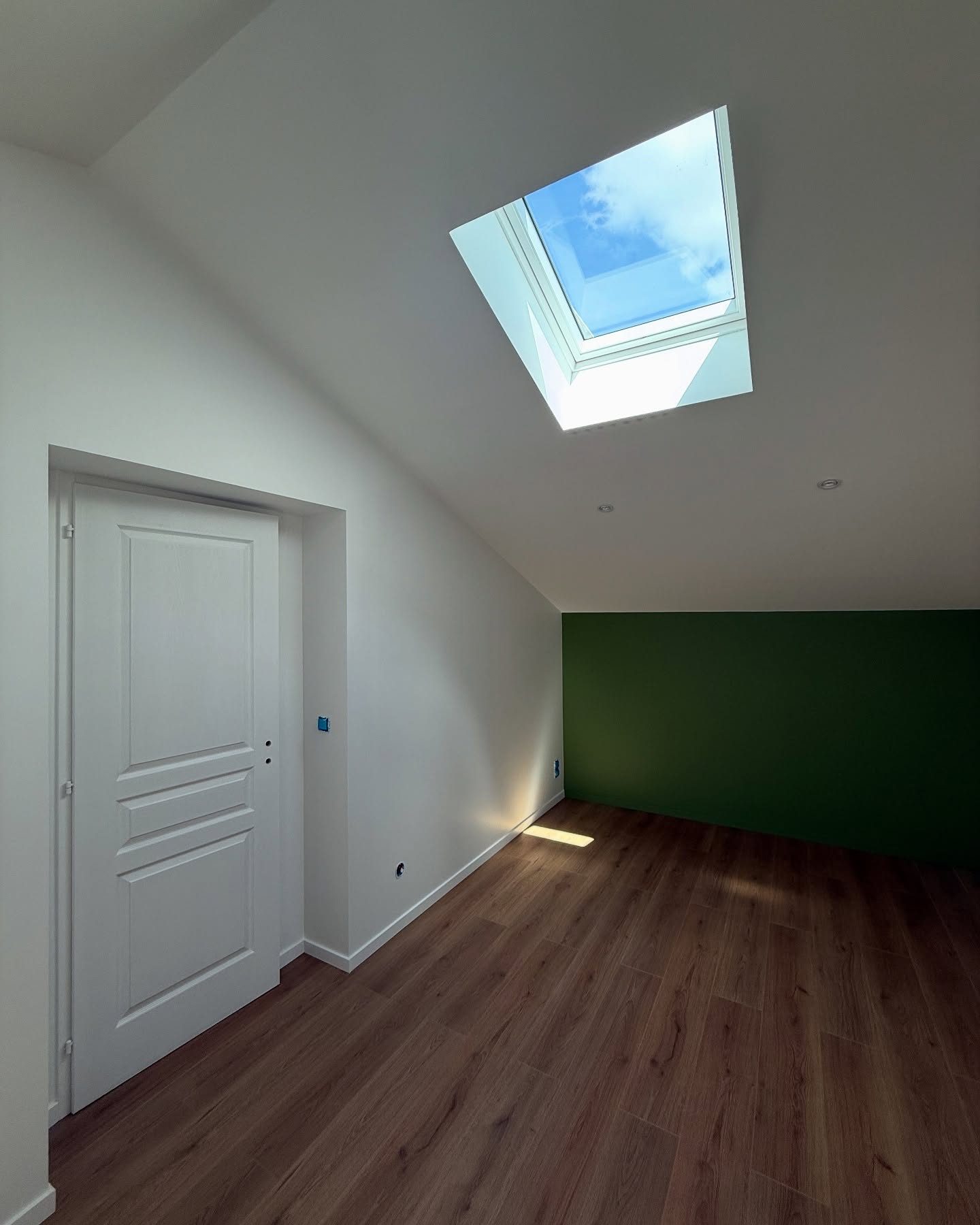 Finitions d'une chambre dans une extension à Saint-Genis-les-Ollières — Saint-Genis-les-Ollières